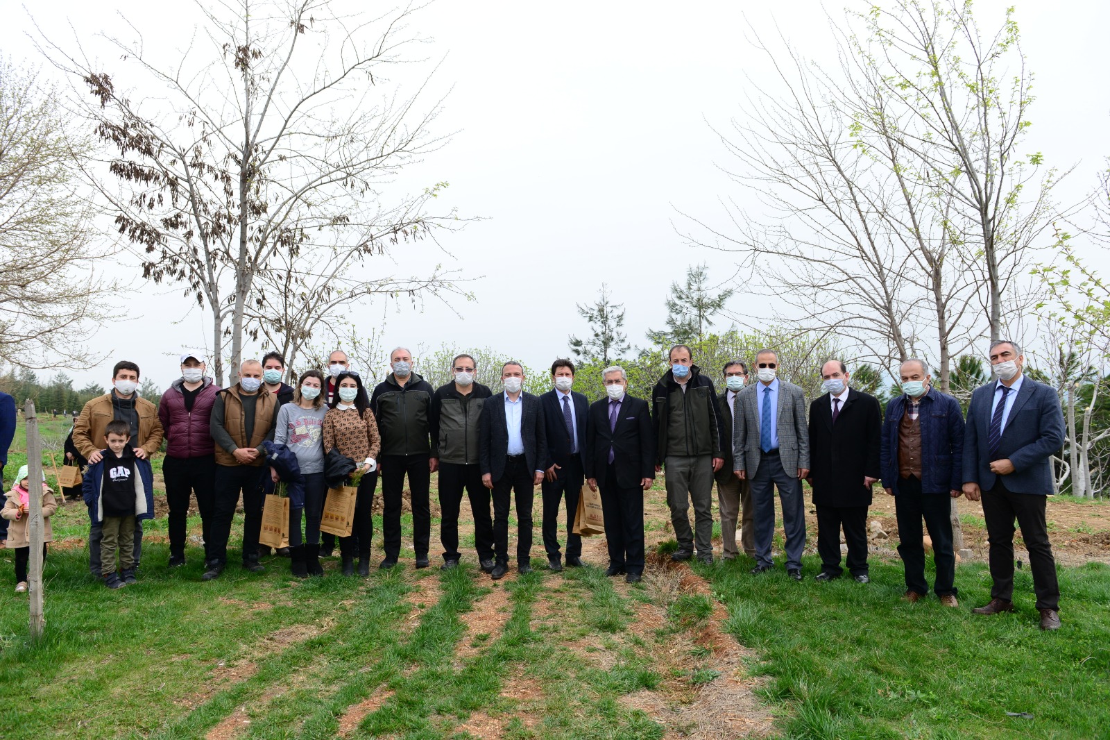 Üniversitemizde, Dünya Ormancılık Haftası Kapsamımda Fidan Dikim Etkinliği Düzenlendi