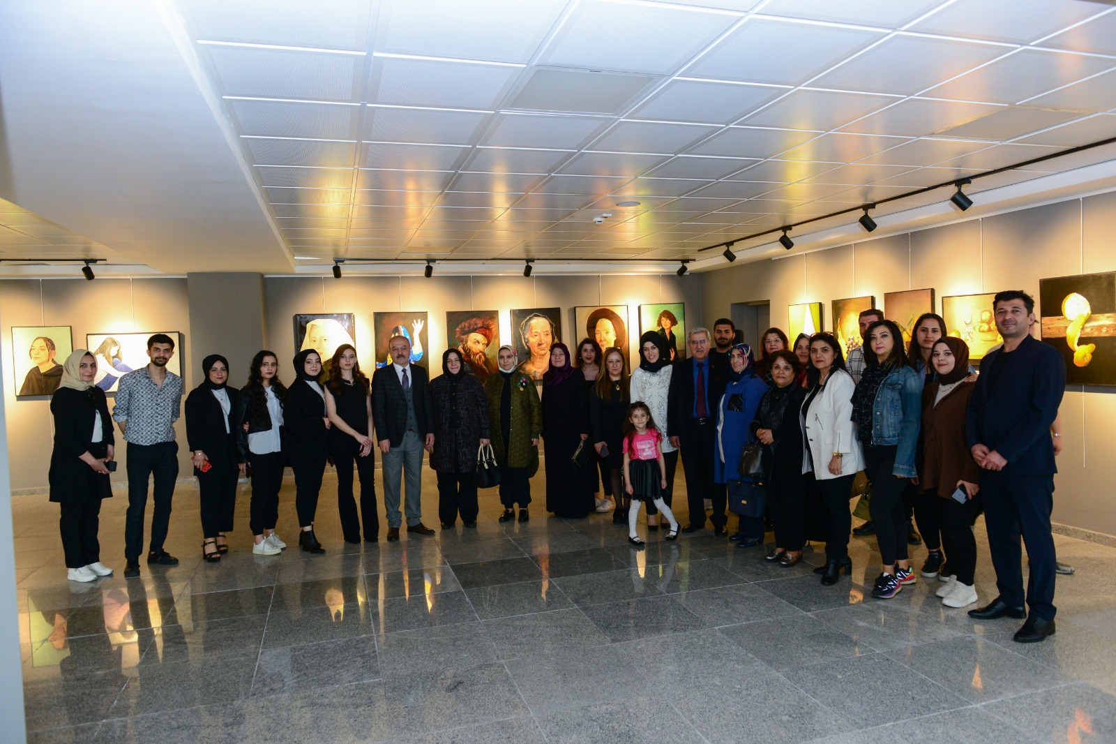 KSÜ’de, GSF 3. Sınıf Öğrencilerinin Atölye Çalışmalarından Oluşan Resim Sergisi Açıldı