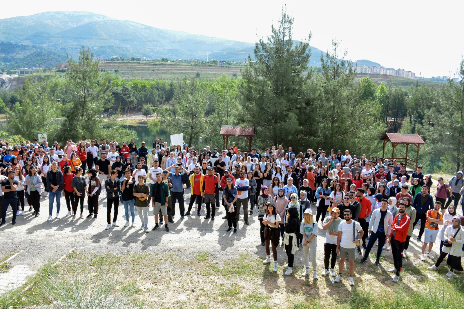 Üniversitemiz Öğrencileri Doğa Yürüyüşü Etkinliğinde Buluştu