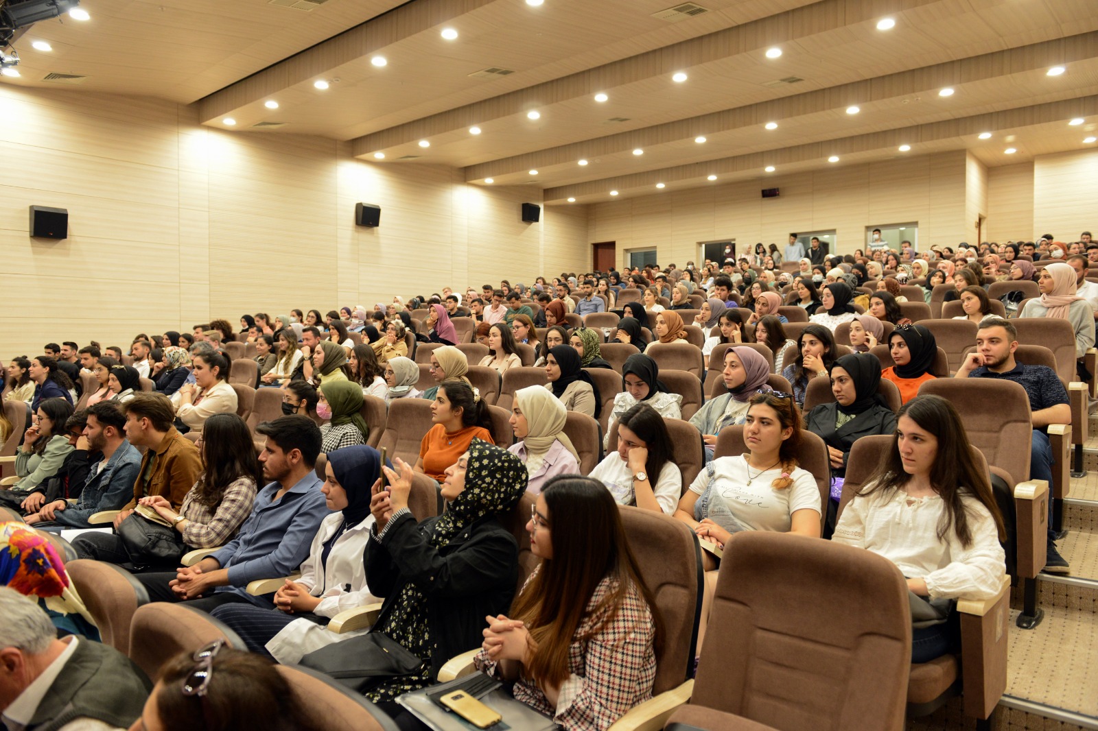 Üniversitemizde Düzenlenen ‘Öğretmen Adayının Kariyer Yolculuğu’ Konulu Panel Tecrübeli Öğretmenlerle Öğretmen Adaylarını Buluşturdu