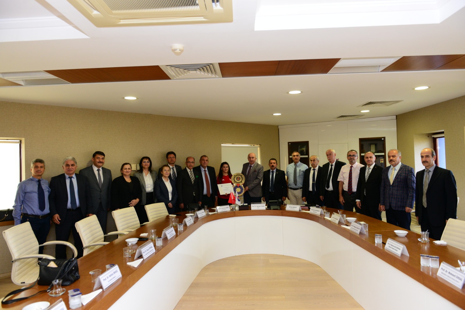 Rektör Yasım, Dünya Kupası Şampiyonu KSÜ Öğrencisi Rümeysa Pelin Kaya’yı Ağırladı