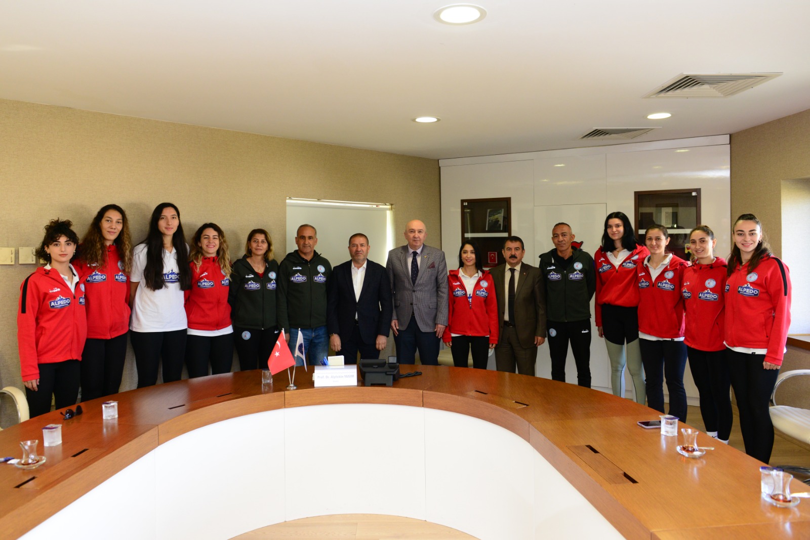 Sami Kervancıoğlu ve Alpedo Kahramanmaraş Voleybol Takımı Rektör Yasım’ı Ziyaret Etti