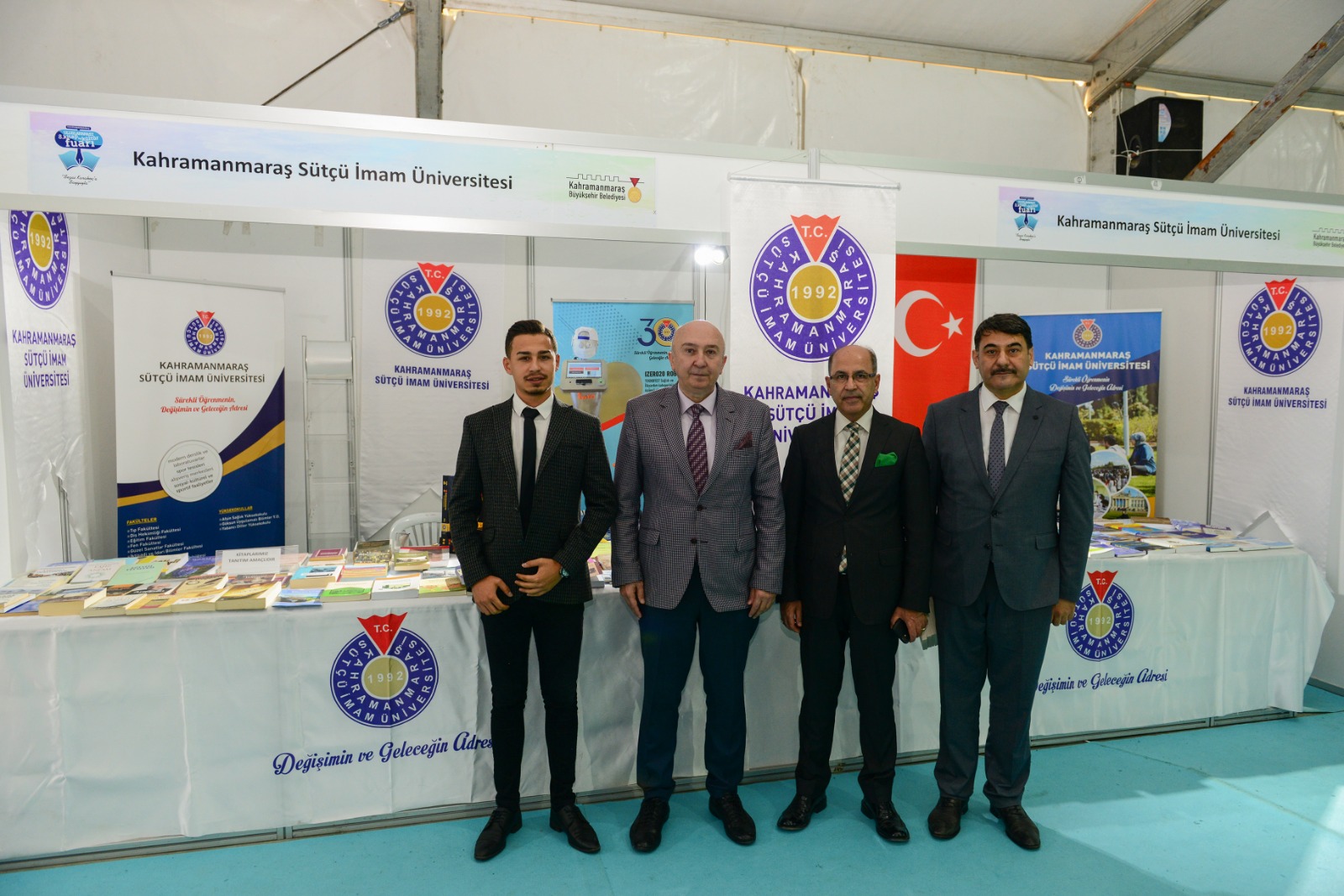 Rektör Yasım, Kitap Fuarında Kitapseverlere Seslendi